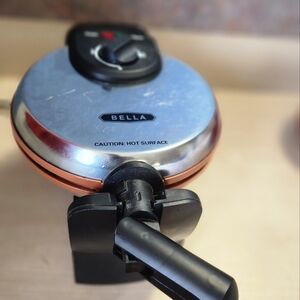 Bella Silver and Black Waffle Maker